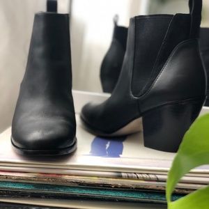 Black Cole Haan Leather Booties Size 7.5 ✨